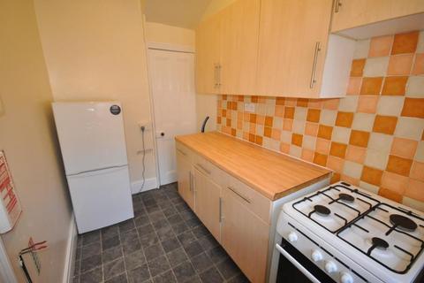 2 bedroom terraced house to rent, Meadow View, Hyde Park, Leeds LS6 1JQ