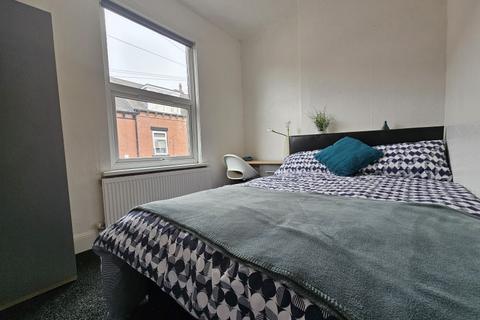 undefined, Meadow View, Hyde Park, Leeds LS6 1JQ