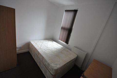 2 bedroom terraced house to rent, Harold Road, Hyde Park, Leeds LS6 1PR