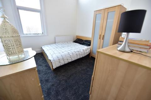 2 bedroom flat to rent, Blenheim Terrace, University, Leeds LS2 9HD