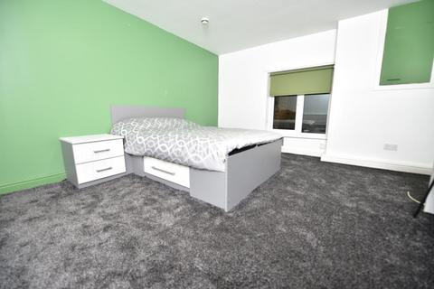2 bedroom terraced house to rent, Kensington Terrace, Hyde Park, Leeds LS6 1BE