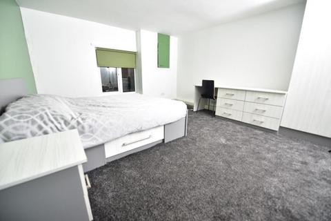 2 bedroom terraced house to rent, Kensington Terrace, Hyde Park, Leeds LS6 1BE