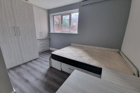2 bedroom flat to rent, Hyde Park Road, Hyde Park, Leeds LS6 1AH