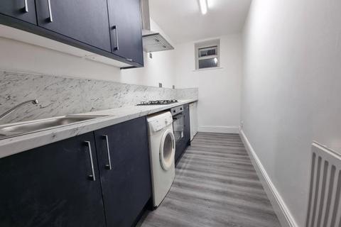 2 bedroom flat to rent, Hyde Park Road, Hyde Park, Leeds LS6 1AH