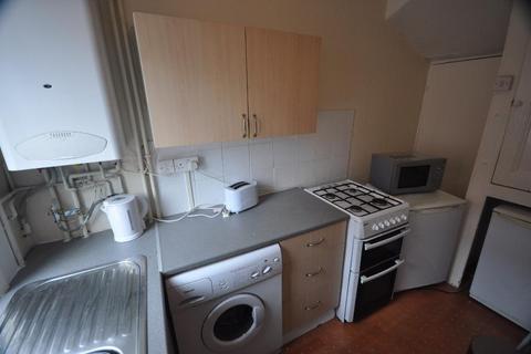 2 bedroom terraced house to rent, Harold Mount, Hyde Park, Leeds LS6 1PW