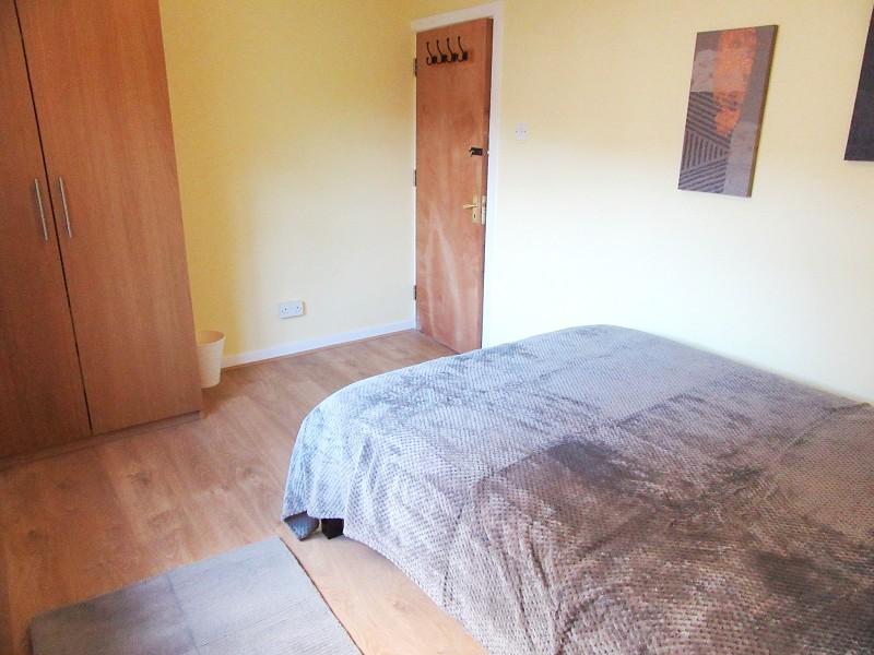 14 Woods Row, Carmarthen, Carmarthenshire. SA31 1BX 1 bed in a flat