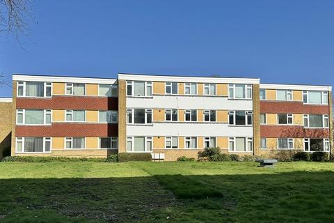 3 bedroom flat to rent, Epsom