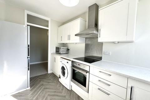 3 bedroom flat to rent, Epsom