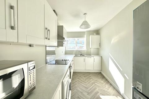3 bedroom flat to rent, Epsom
