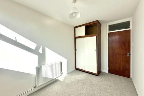 3 bedroom flat to rent, Epsom