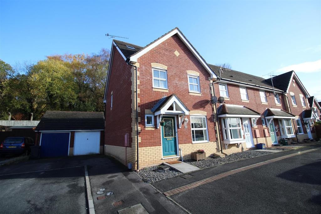 Cedar Wood Drive, Rogerstone, Newport 4 bed terraced house £215,000