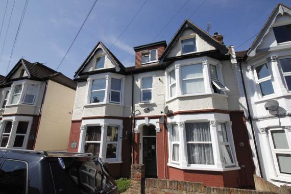 Stowe Court Silverdale Avenue Westcliff On Sea 1 Bed Flat 680