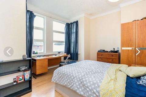 2 bedroom flat to rent, Student Property - Portswood Road