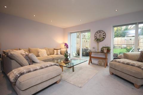 4 bedroom townhouse to rent, HAWTHORN ROW, OXSHOTT ROAD KT22