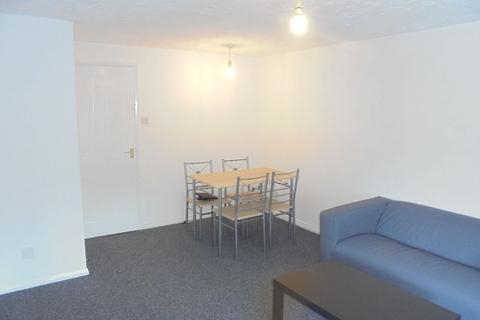 2 bedroom apartment to rent - Drapersfield