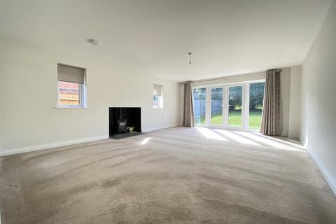 4 bedroom detached bungalow to rent, Upton Grey, Hampshire