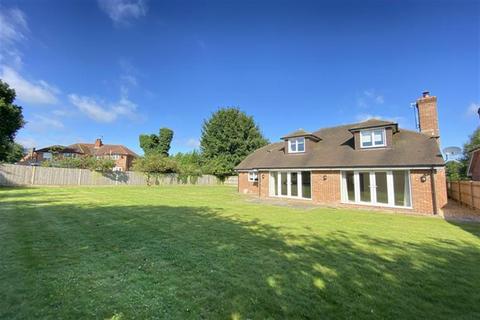 4 bedroom detached bungalow to rent, Upton Grey, Hampshire