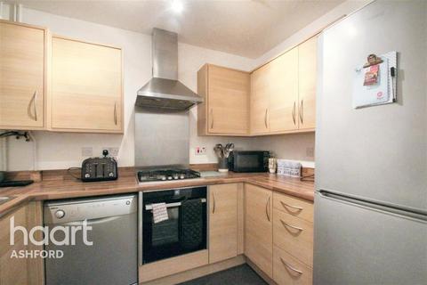 2 bedroom terraced house to rent, Broadview Close, TN25...