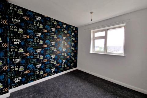 3 bedroom terraced house to rent, Campbell Close, Rugeley, WS15 2PP