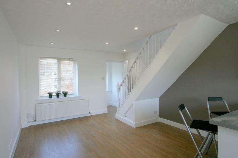 Woodmere Way, Kingsteignton 2 bed semidetached house £695 pcm (£160 pw)
