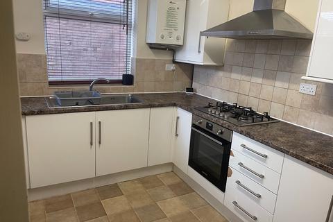 6 bedroom semi-detached house to rent, 63 Wathen Road, CV32 5UY