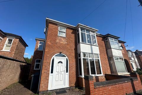 6 bedroom semi-detached house to rent, 63 Wathen Road, CV32 5UY