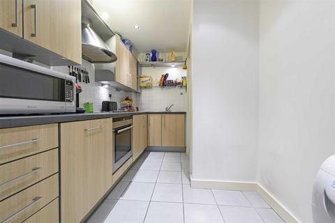 2 bedroom flat to rent, Roosevelt Court, 84a Augustus Road, Southfield