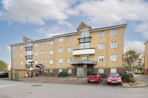 2 bedroom apartment to rent, Adventurers Quay, Cardiff Bay