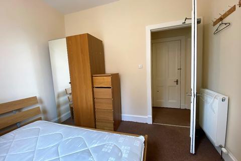 3 bedroom flat to rent, Montpelier Park, Bruntsfield, Edinburgh, EH10