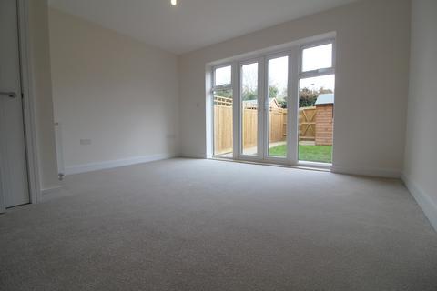 3 bedroom townhouse to rent, Woolhampton Way, Reading, RG2