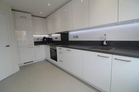 3 bedroom townhouse to rent, Woolhampton Way, Reading, RG2