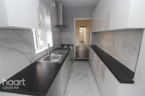 2 bedroom terraced house to rent, Beaumanor Road, Leicester