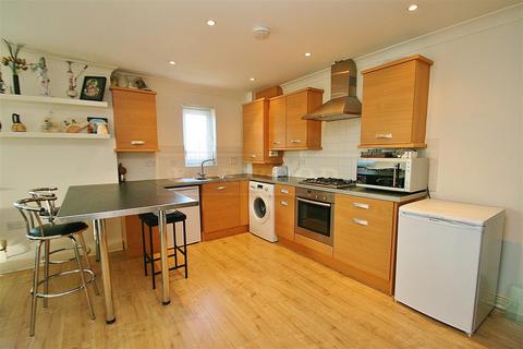 2 bedroom apartment to rent, North Hayes