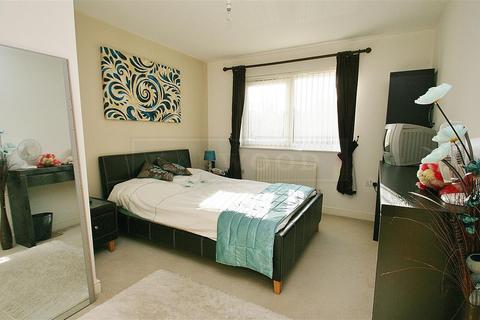 2 bedroom apartment to rent, North Hayes