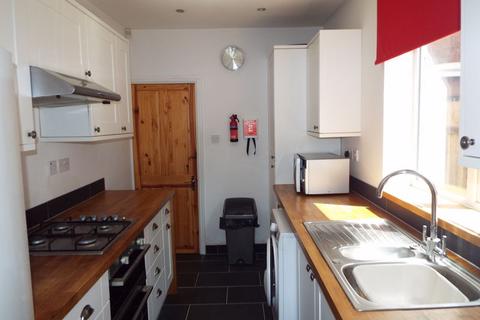 3 bedroom terraced house to rent, Warwards Lane, Selly Oak, Birmingham, B29 7QR