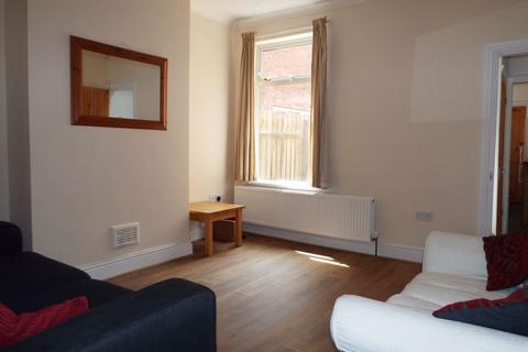 3 bedroom terraced house to rent, Warwards Lane, Selly Oak, Birmingham, B29 7QR