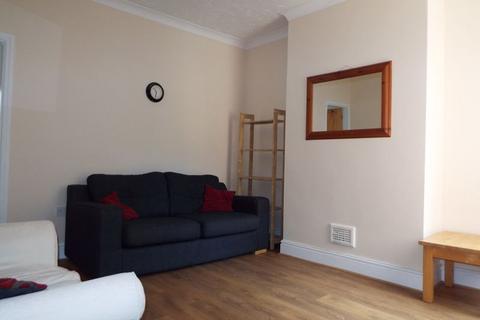 3 bedroom terraced house to rent, Warwards Lane, Selly Oak, Birmingham, B29 7QR