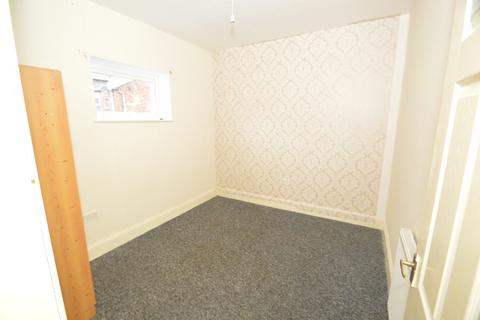 4 bedroom ground floor flat to rent, Brinkburn Avenue, Gateshead, NE8