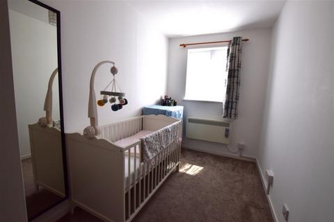 2 bedroom flat to rent, Spring Close, Chadwell Heath, RM8