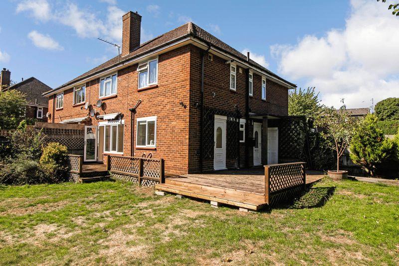 Salisbury Road, Pinner 2 bed flat £1,650 pcm (£381 pw)
