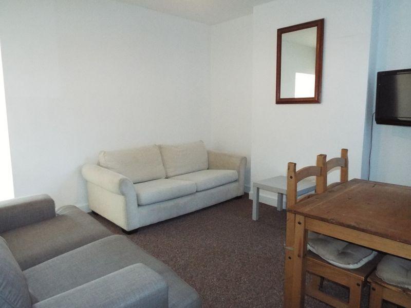 Reverse view lounge