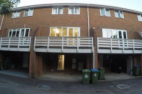 4 bedroom house to rent, Southampton - Four Bedroom Student Property - £2200pcm