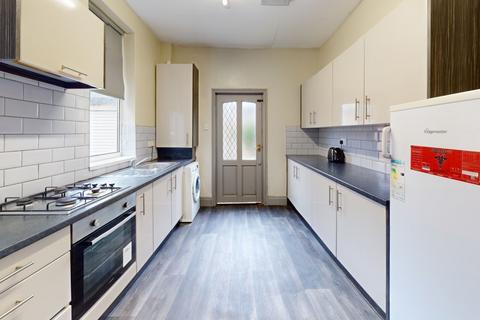 5 bedroom house share to rent, Stanmore Road, Burley, Leeds LS4 2RU