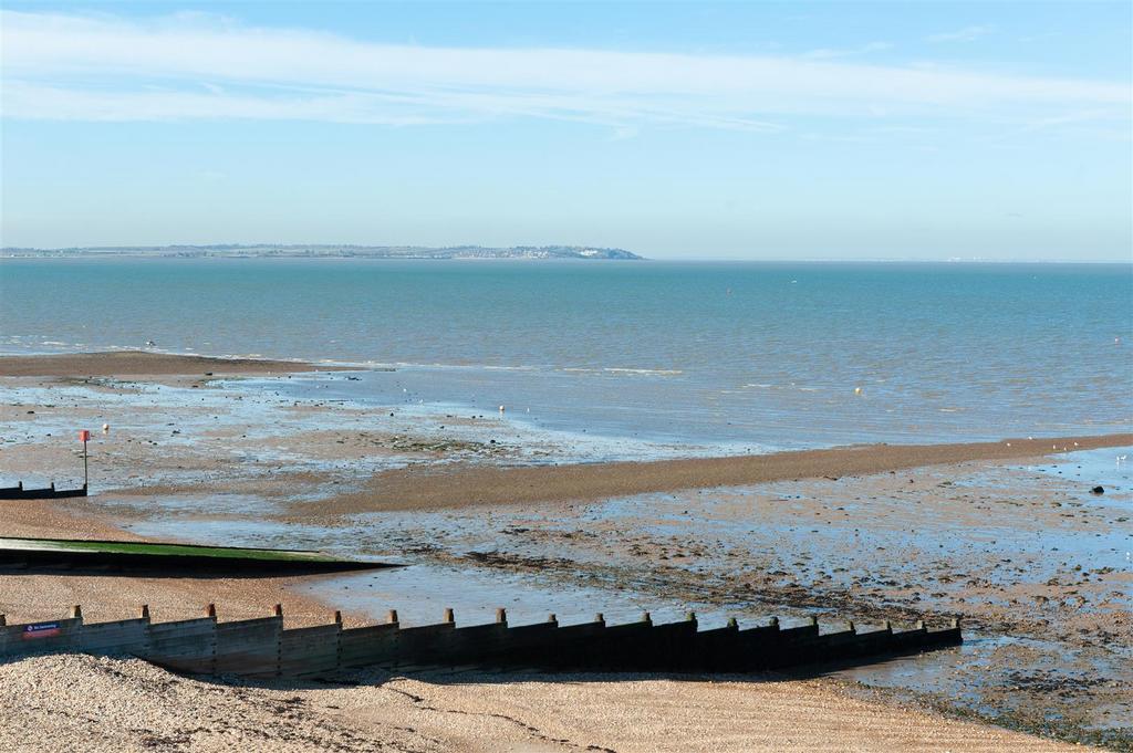 Penthouse, The Savoy, Beach Walk, Whitstable (1).j