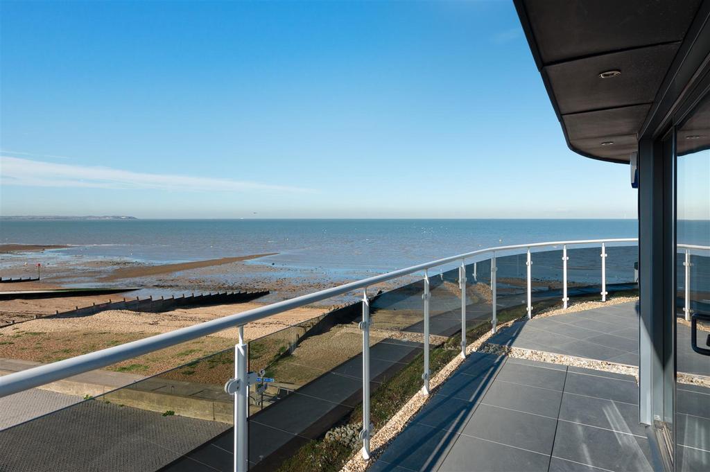 Penthouse, The Savoy, Beach Walk, Whitstable (9).j