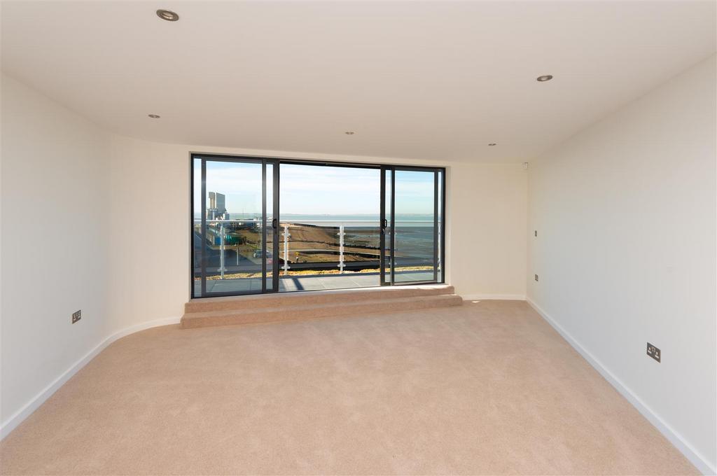 Penthouse, The Savoy, Beach Walk, Whitstable (7).j
