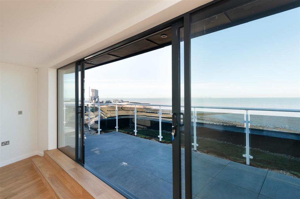 Penthouse, The Savoy, Beach Walk, Whitstable (4).j