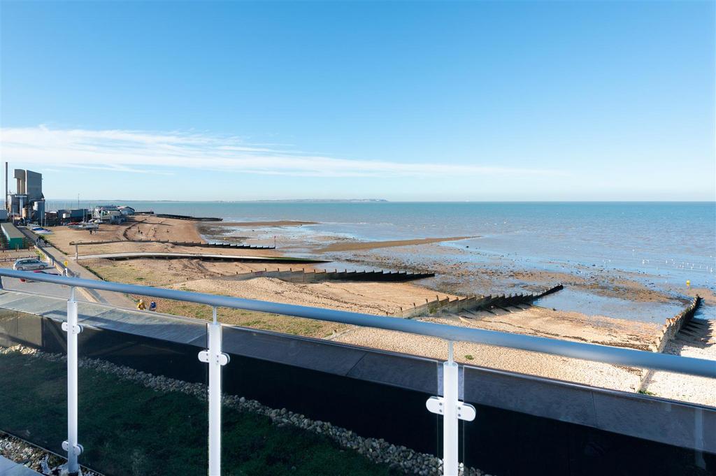 Penthouse, The Savoy, Beach Walk, Whitstable (8).j