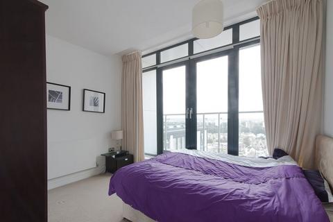 3 bedroom apartment to rent, Masons Avenue, Croydon