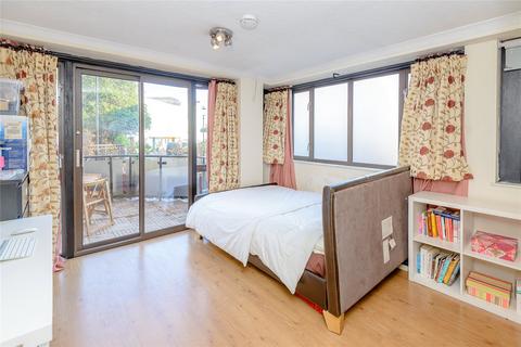 3 bedroom flat for sale, Sullivan Court, 109 Earls Court Road, London